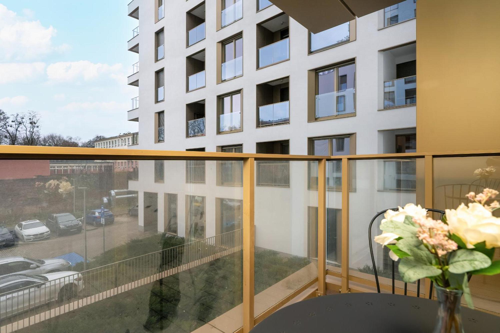City Center Apartments With Gym & Free Garage Poznan By Noclegi Renters 외부 사진